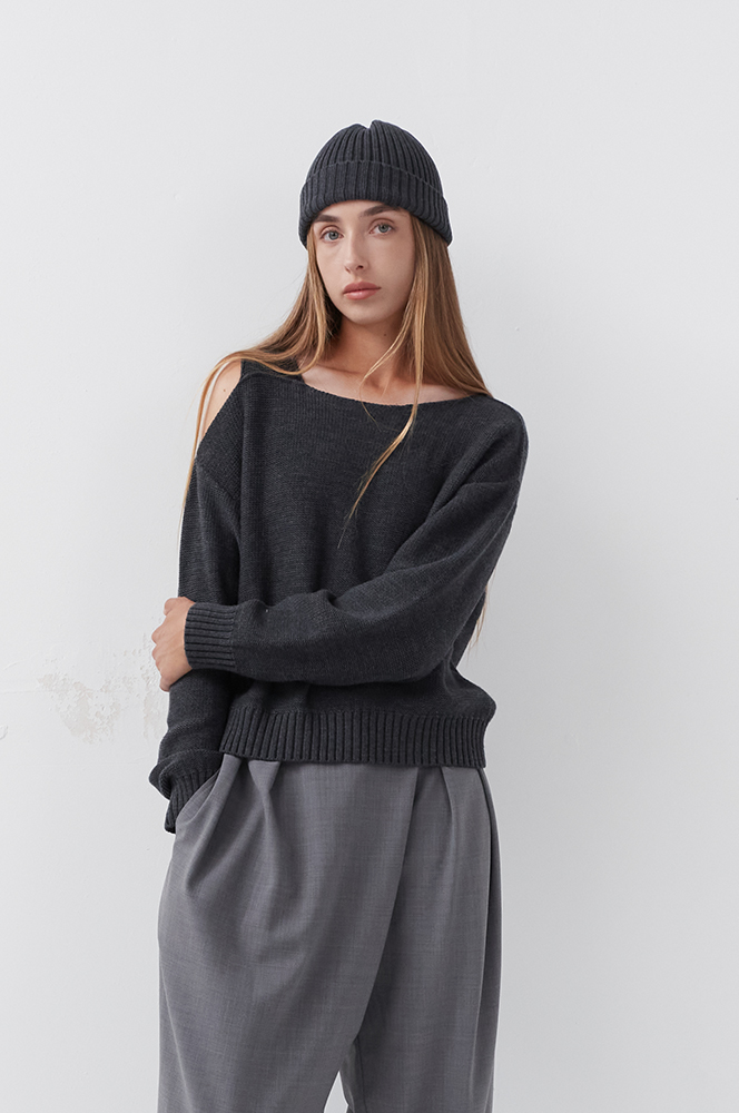 Джемпер вугільний з відкритим плечем (СВ 61)